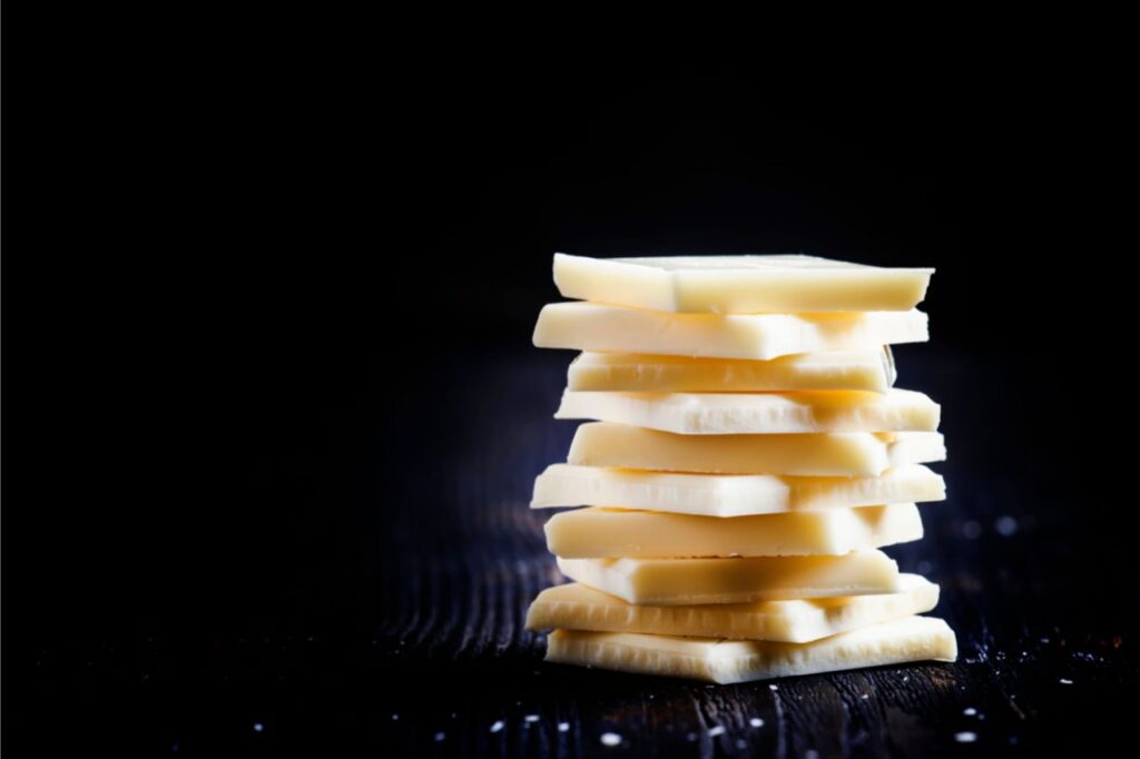 Afinal, cachorro pode comer chocolate branco?